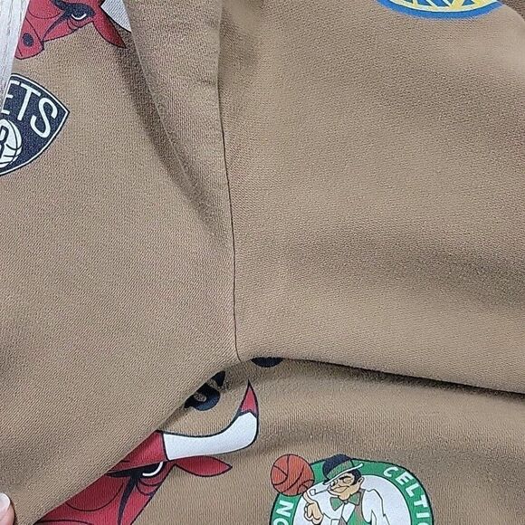 Hollister NBA Hoodie Adult Medium Brown All Over Print Flaws* - Picture 11 of 14